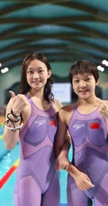中国女子游泳运动员李冰洁泳装训练图片