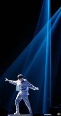 林俊杰微博晒演唱会图片，巡演两晚在咸阳引爆！8万热情歌迷齐聚