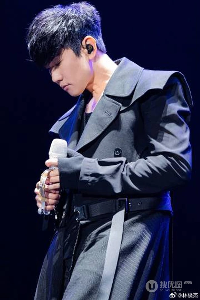 林俊杰微博晒演唱会图片，巡演两晚在咸阳引爆！8万热情歌迷齐聚