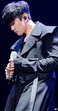 林俊杰微博晒演唱会图片，巡演两晚在咸阳引爆！8万热情歌迷齐聚