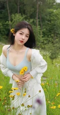 漫山遍野的野菊花和一个穿着文胸家居服的气质可爱女生户外写真图片