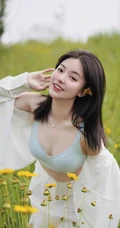 漫山遍野的野菊花和一个穿着文胸家居服的气质可爱女生户外写真图片