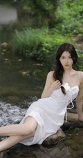 青提与少女，小溪边的清新清新肩带白裙女生和青提唯美写真照