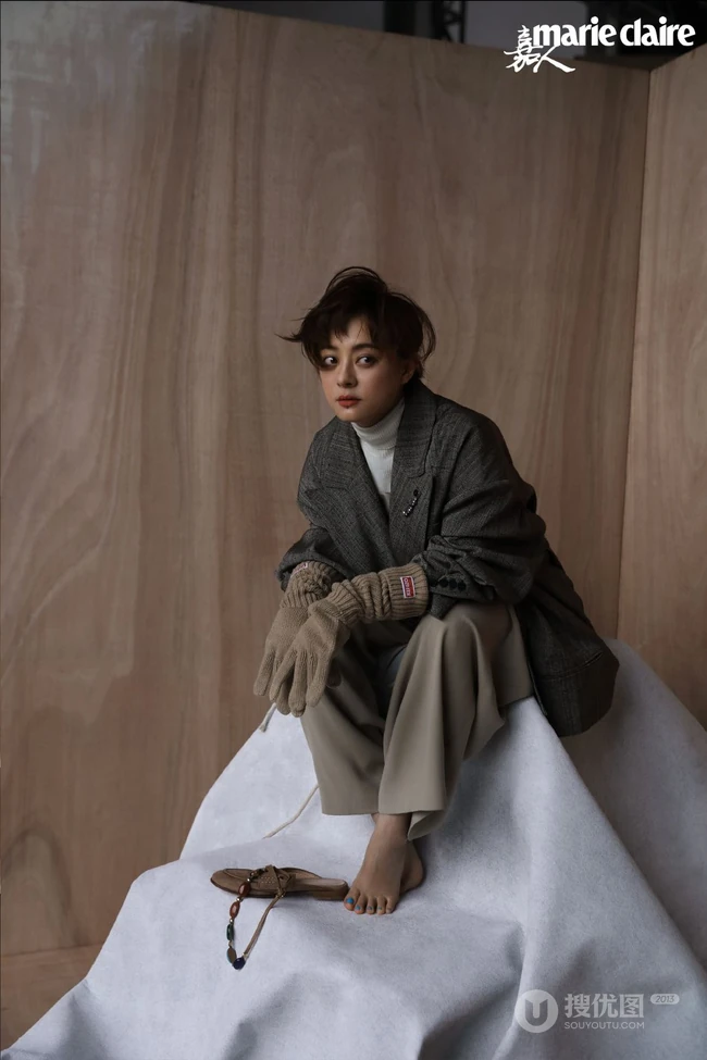 女星孙俪最新杂志写真，挑战不同个性另类奇怪服饰，优雅美丽