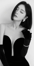 秦岚超低胸个性黑色连衣裙写真显完美身材手机壁纸图片