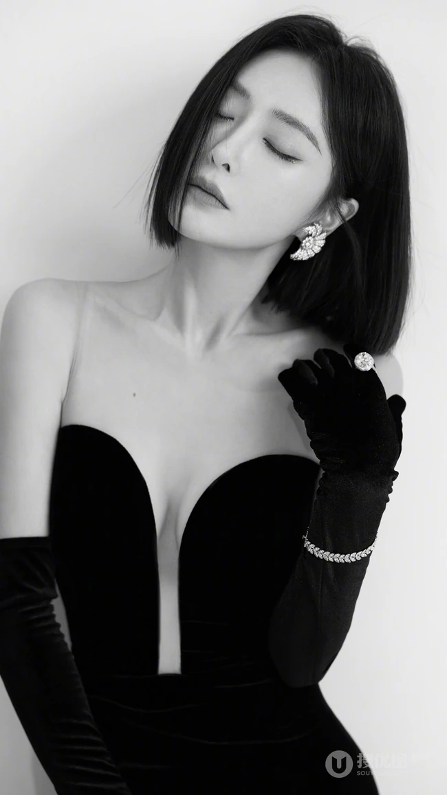 秦岚超低胸个性黑色连衣裙写真显完美身材手机壁纸图片