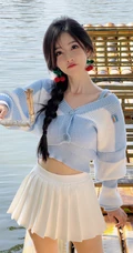 冯提莫可爱蓝色毛衣白色短裙穿搭湖边游玩美拍照片