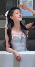 女生孙珍妮化身迪士尼公主游乐园美拍生活写真照