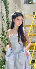 女生孙珍妮化身迪士尼公主游乐园美拍生活写真照