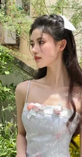 女生孙珍妮化身迪士尼公主游乐园美拍生活写真照