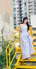 女生孙珍妮化身迪士尼公主游乐园美拍生活写真照