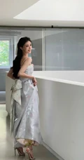女生孙珍妮化身迪士尼公主游乐园美拍生活写真照