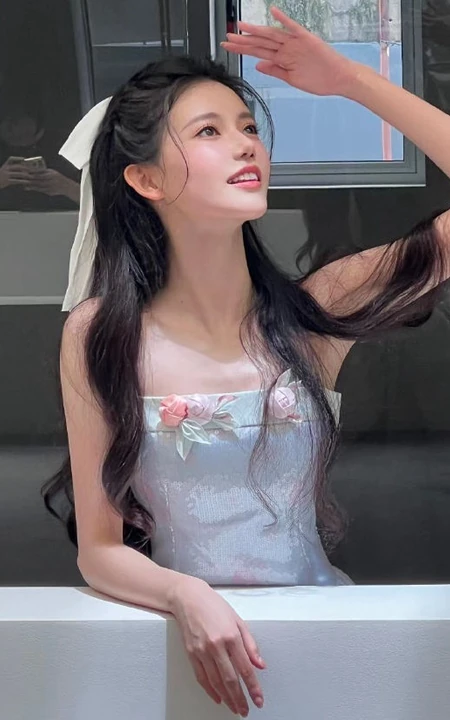 女生孙珍妮化身迪士尼公主游乐园美拍生活写真照