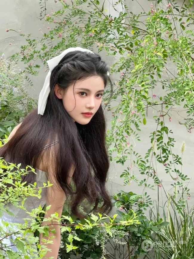 女生孙珍妮化身迪士尼公主游乐园美拍生活写真照