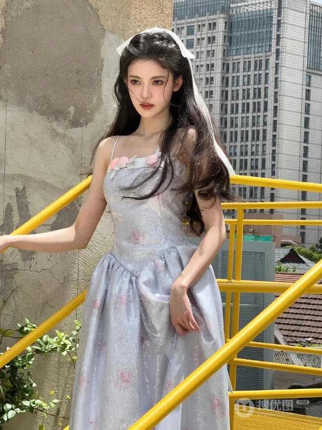 女生孙珍妮化身迪士尼公主游乐园美拍生活写真照