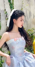 女生孙珍妮化身迪士尼公主游乐园美拍生活写真照