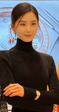 刘诗诗黑色高冷毛衣秋装穿搭优雅气质写真照
