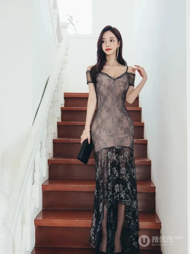 韩国女生孙允珠气质肩带黑色蕾丝黑纱裙楼梯间优雅写真图片