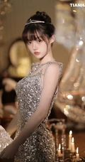 千金大小姐驾到，奢华室内，浑身闪钻连衣裙千金大小姐女生高清室内写真
