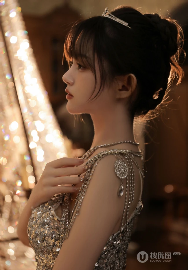 千金大小姐驾到，奢华室内，浑身闪钻连衣裙千金大小姐女生高清室内写真