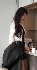 纤纤细腿,魔鬼般身材,抚媚动人女生高跟袜装线条感室内写真照