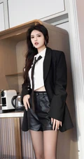 纤纤细腿,魔鬼般身材,抚媚动人女生高跟袜装线条感室内写真照