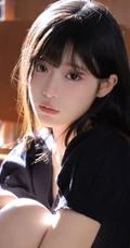 享受冬日温暖阳光的清纯齐刘海长发少女居家写真美照