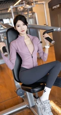 健身房锻炼的气质女生网红模特紧身运动衣鲨鱼裤穿着显完美身段写真套图