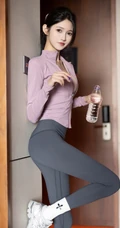 健身房锻炼的气质女生网红模特紧身运动衣鲨鱼裤穿着显完美身段写真套图