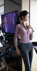 健身房锻炼的气质女生网红模特紧身运动衣鲨鱼裤穿着显完美身段写真套图