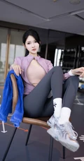 健身房锻炼的气质女生网红模特紧身运动衣鲨鱼裤穿着显完美身段写真套图