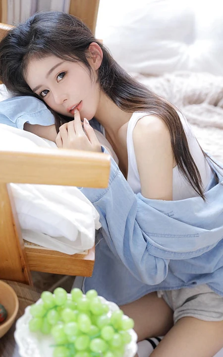 高颜值青涩可人少女居家享受慵懒生活小情调唯美好看写真套图