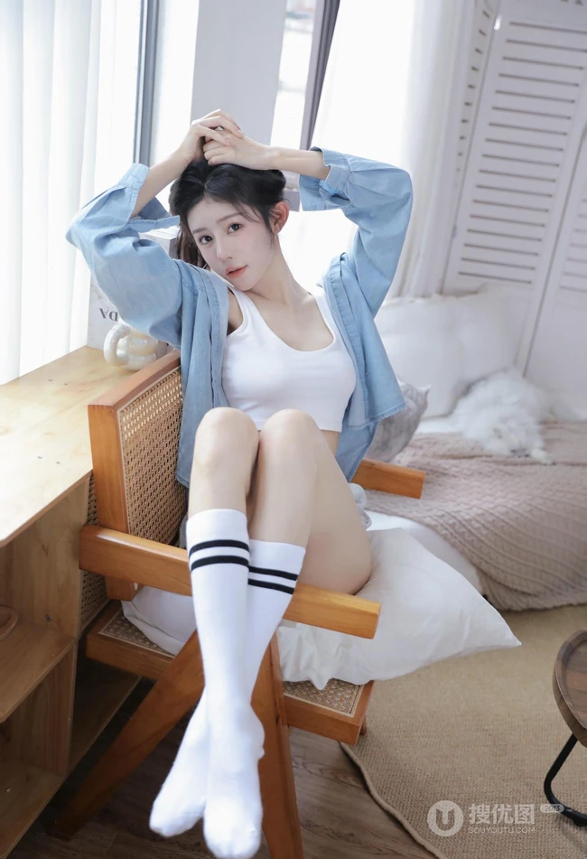 高颜值青涩可人少女居家享受慵懒生活小情调唯美好看写真套图