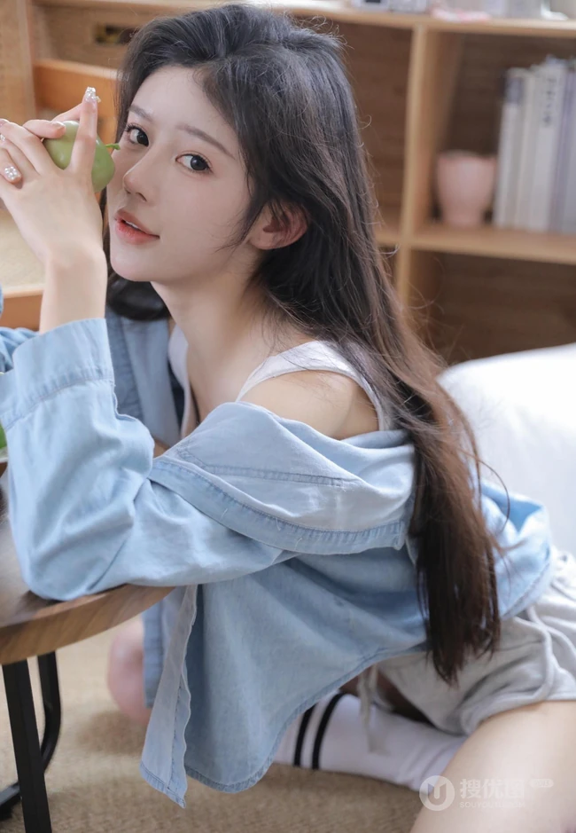 高颜值青涩可人少女居家享受慵懒生活小情调唯美好看写真套图