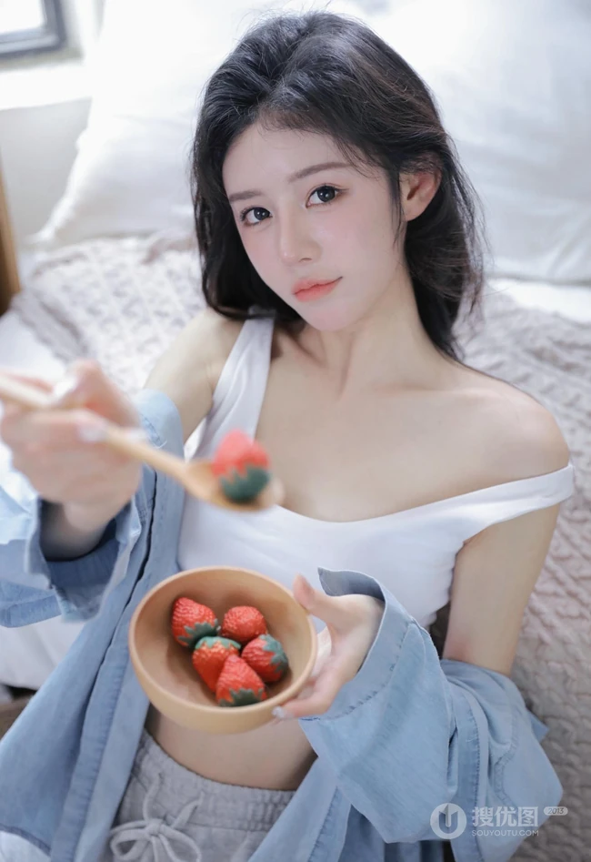 高颜值青涩可人少女居家享受慵懒生活小情调唯美好看写真套图
