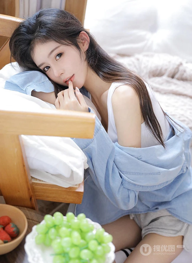 高颜值青涩可人少女居家享受慵懒生活小情调唯美好看写真套图