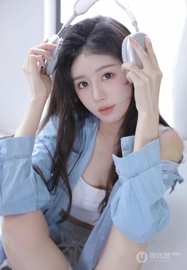 高颜值青涩可人少女居家享受慵懒生活小情调唯美好看写真套图