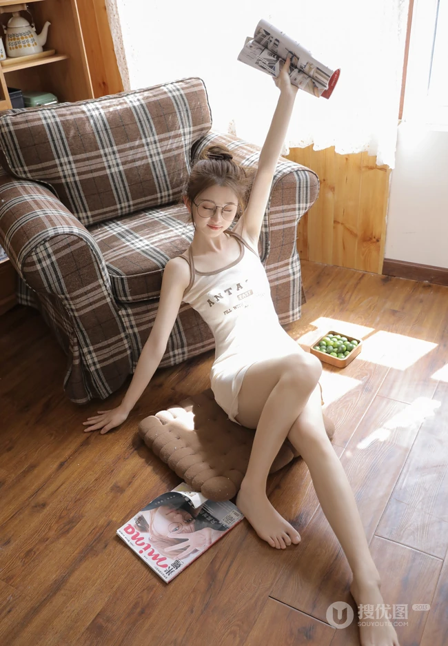 青春无敌可人少女身材肩带连衣短裙居家休闲尽显白皙线条感好看写真套图
