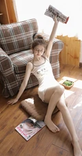 青春无敌可人少女身材肩带连衣短裙居家休闲尽显白皙线条感好看写真套图