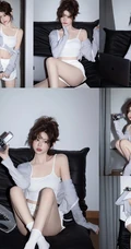 娇俏动人，表情可爱的白色肩带礼裙衣短裤少女手拿相机居家写真照