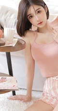 最喜欢女生的短短秀发，身段苗条气质的短发短裤高颜值女生室内写真美照