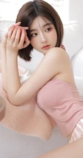 最喜欢女生的短短秀发，身段苗条气质的短发短裤高颜值女生室内写真美照
