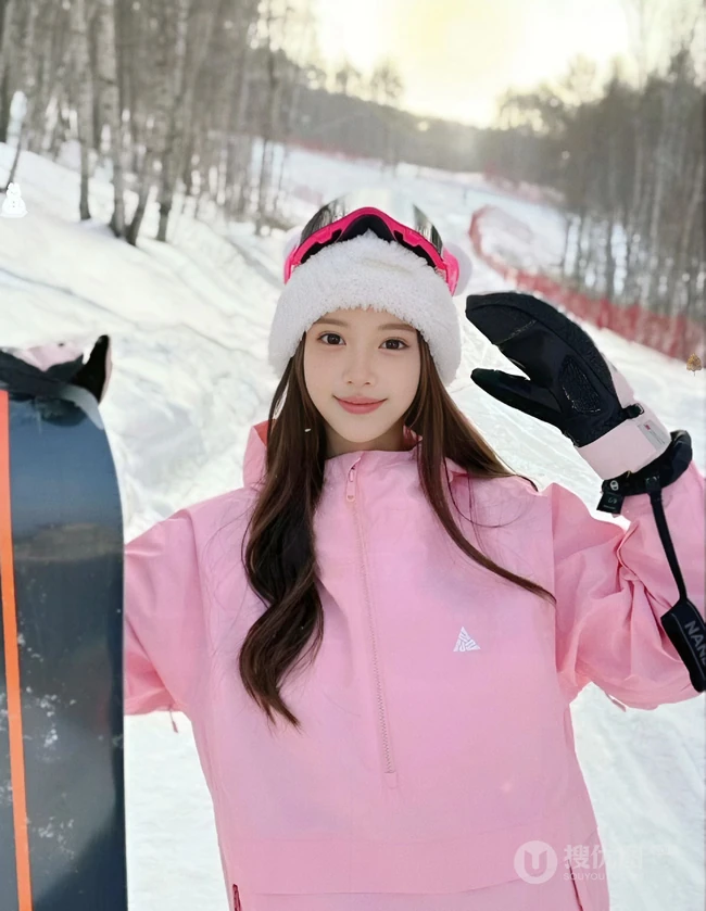 雪地上滑雪，穿着紧身雪衣的高颜值女生小姐姐可爱美拍照片