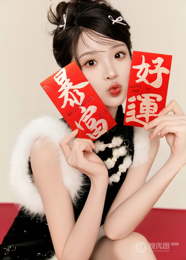 小姐姐给你拜年啦，手拿新年红包，灯笼，对联，糖葫芦的可爱女生新年写真套图