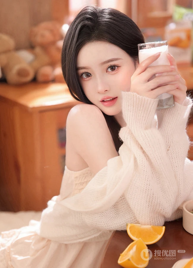 美的无处藏，一见就喜欢的高颜值黑直长发女生小姐姐肩带睡裙室内写真套图