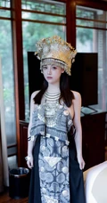 苗族服饰女生，气质网红女生民族风服饰穿搭别有一番风姿写真套图