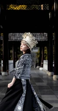 苗族服饰女生，气质网红女生民族风服饰穿搭别有一番风姿写真套图