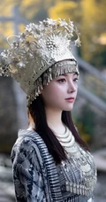 苗族服饰女生，气质网红女生民族风服饰穿搭别有一番风姿写真套图