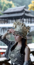 苗族服饰女生，气质网红女生民族风服饰穿搭别有一番风姿写真套图