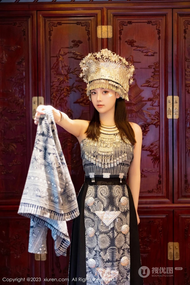 苗族服饰女生，气质网红女生民族风服饰穿搭别有一番风姿写真套图